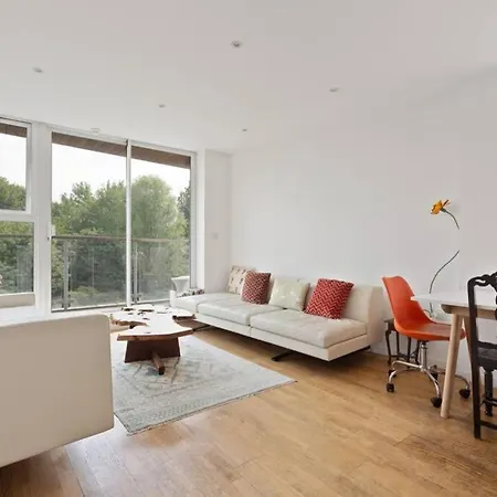 Stunning 1 Bed Canal View - Bethnal Green - *