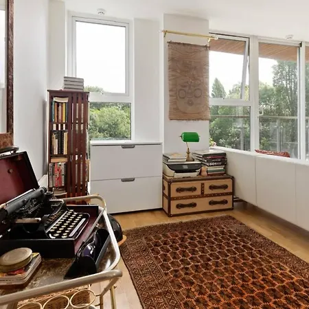 Stunning 1 Bed Canal View - Bethnal Green - * London