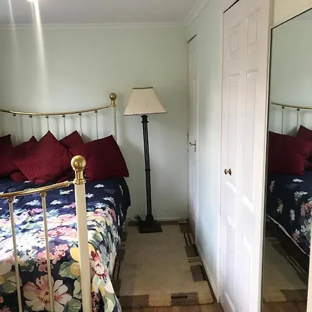 Cosy Annex In Fairlop Guest house *