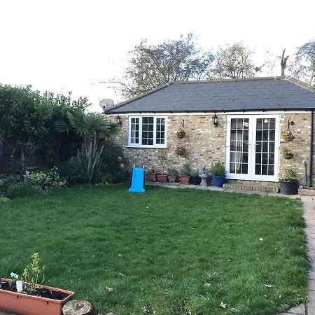 Cosy Annex In Fairlop *