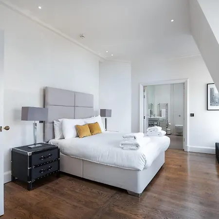 Grosvenor Gardens By Capital Apartment *