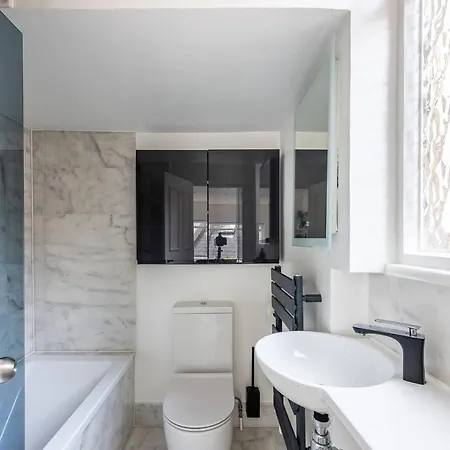 Apartment Bright And Modern 1 Bed Flat *
