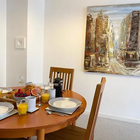 Apartment Next To Victoria Station London