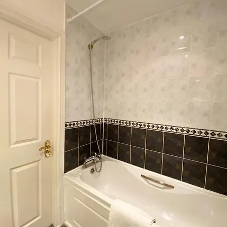 Apartment Next To Victoria Station London