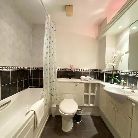 Apartment Next To Victoria Station London
