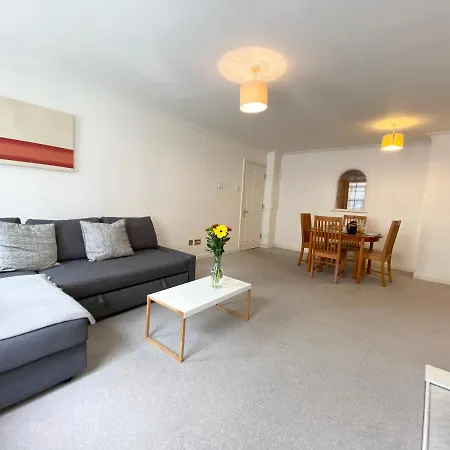 Apartment Next To Victoria Station London