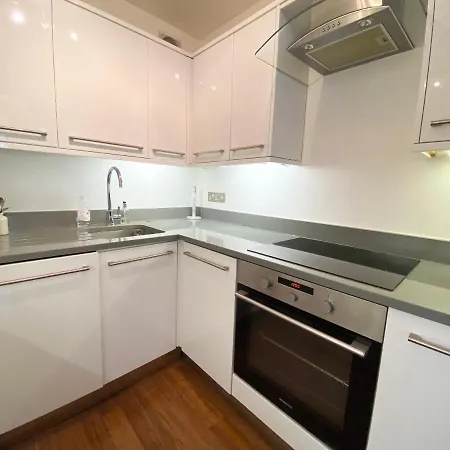 Apartment Next To Victoria Station London