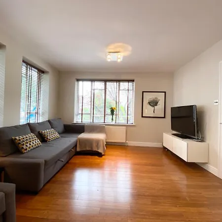 Apartment Next To Victoria Station *