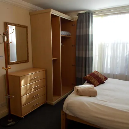 Double With Private Bathroom In Flat Centre *