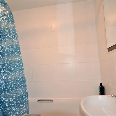 Apartment Zone 2 Lovely 4 Bedroom - 3 Trowbridge Road *
