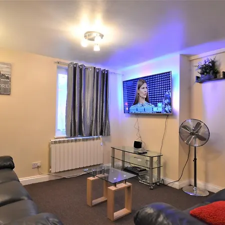 Zone 2 Lovely 4 Bedroom - 3 Trowbridge Road Apartment *