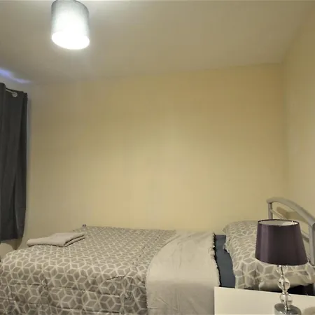 Apartment Zone 2 Lovely 4 Bedroom - 3 Trowbridge Road London