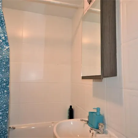 Zone 2 Lovely 4 Bedroom - 3 Trowbridge Road London