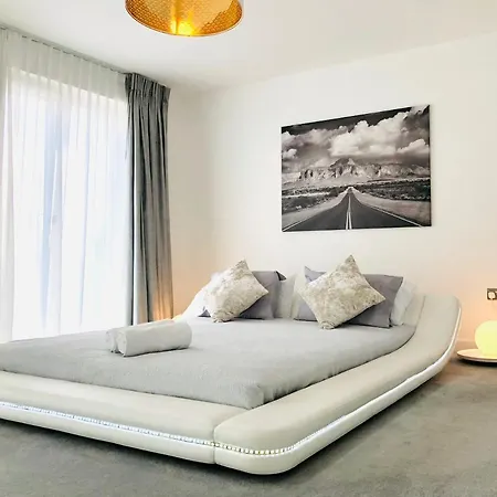 Panoramic Park And Penthouses Retreat London