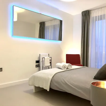 Apartment Panoramic Park And Penthouses Retreat London