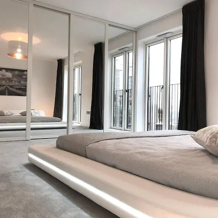 Apartment Panoramic Park And Penthouses Retreat London