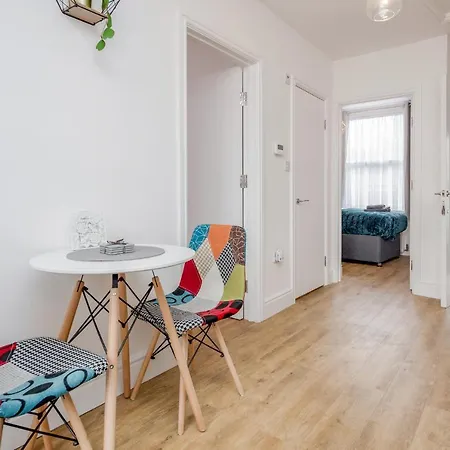 Apartment Modern Cosy London Flat By Damask Homes Ilford