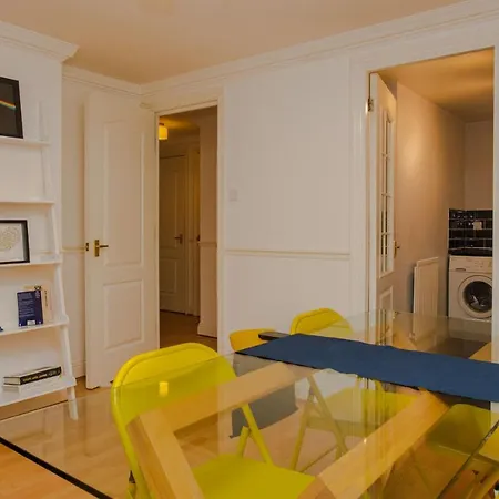 Contemporary 1bedroom Flat In Camberwell Oval Apartment London