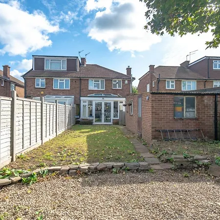 Country house Modern 3 Bed House In Sidcup, Parking *