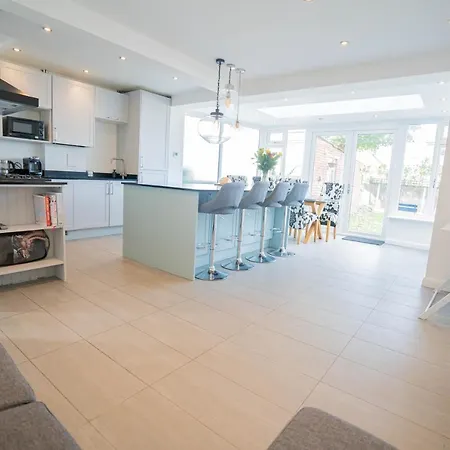 Modern 3 Bed House In Sidcup, Parking * Sidcup