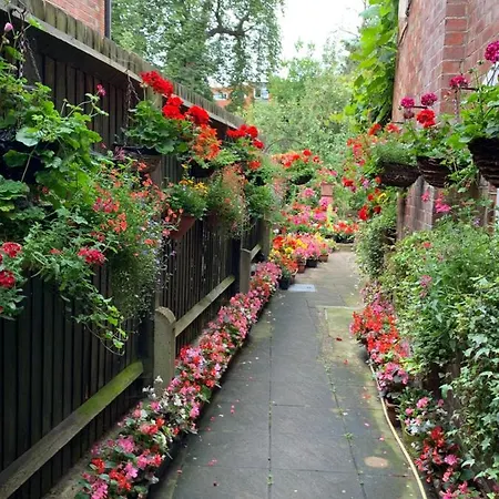 38 Whitehall Road 3* Harrow on the Hill
