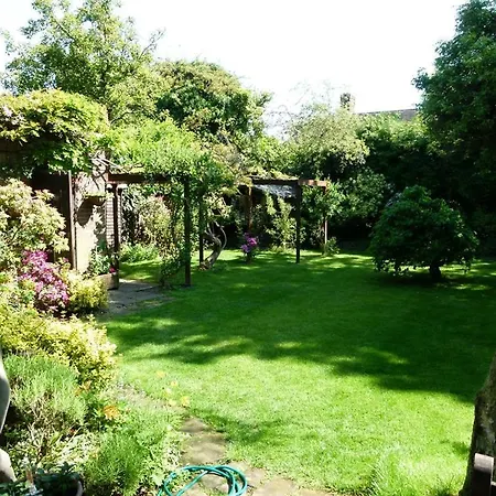 Iolanthe Bed & Breakfast London