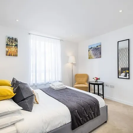 Silver Bridge London Apartment Kew