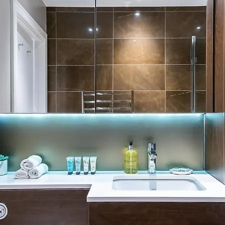 Silver Bridge London Apartment Kew