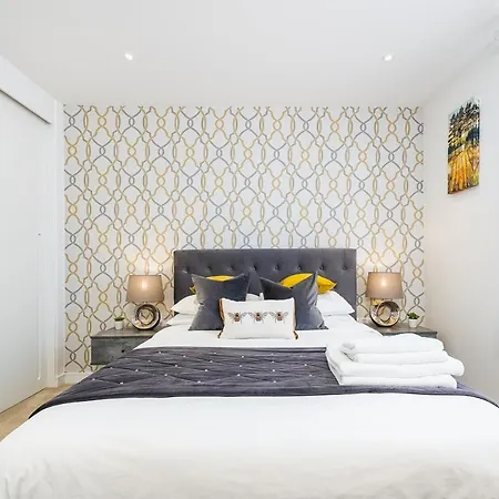 Silver Bridge London Apartment Kew