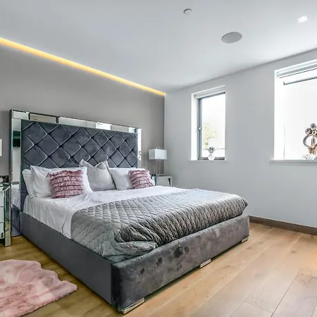 Luxury Penthouse Hoxton Apartment *
