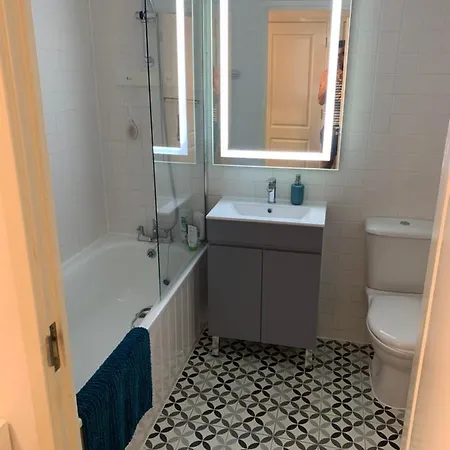 Beautiful, Secure, 2-bedroom Canal-side *