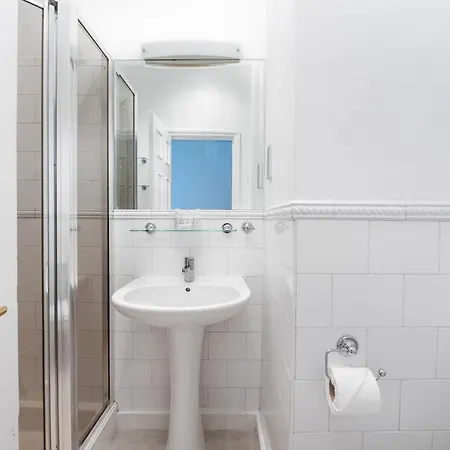 Apartment Anderson Street By Capital