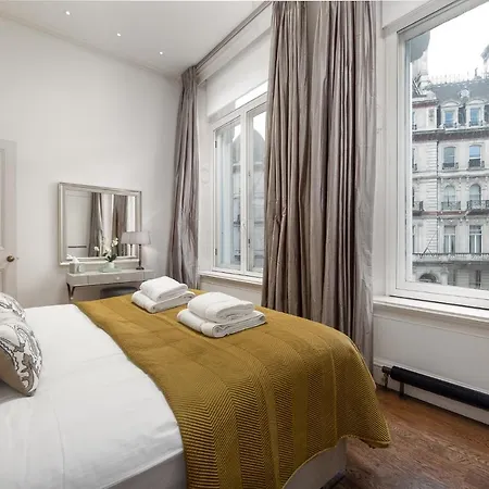 Grosvenor Gardens By Capital Apartment