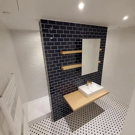 Agar House *