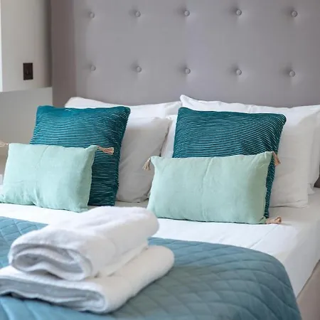 Grosvenor Gardens By Capital Apartment *