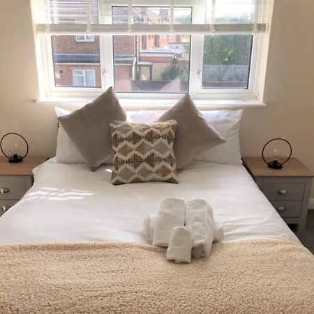 Modern 3 Bed House In Sidcup, Parking *