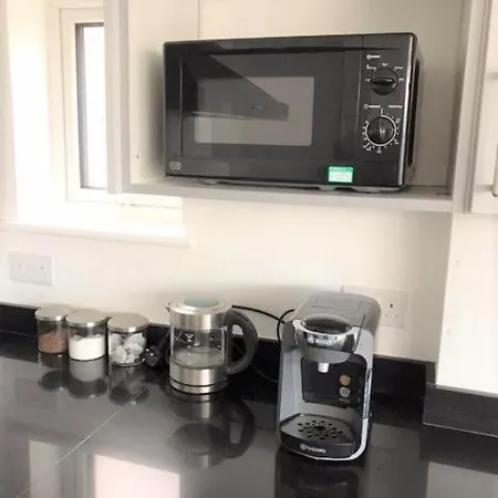 Modern 3 Bed House In Sidcup, Parking Sidcup