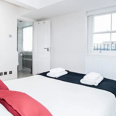 Apartment Unique 2bed/2bath - Top Floor - Private Balcony *