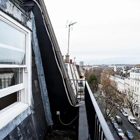 Unique 2bed/2bath - Top Floor - Private Balcony Apartment