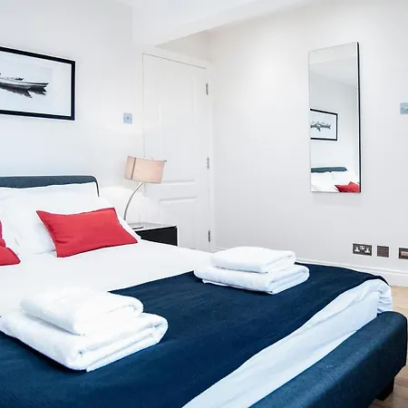 Apartment Unique 2bed/2bath - Top Floor - Private Balcony *