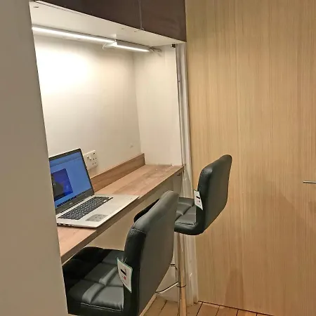 Apartment Groves 4 Bedroom, Shepherds Bush London
