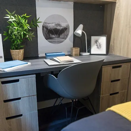 Trendy At Iq Hammersmith In Apartment