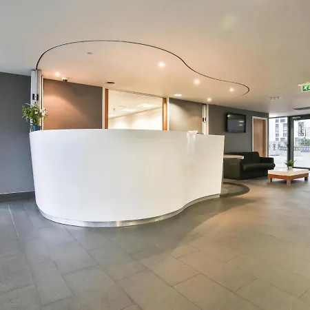Apartment Sterling Court In Wembley *