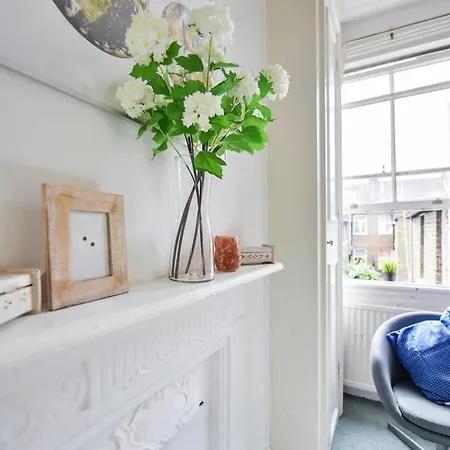 Apartment Groves 4 Bedroom, Shepherds Bush London