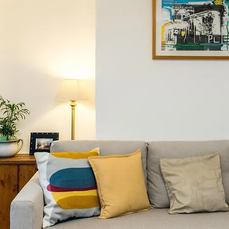New Stylish 1 Bedroom Flat With Garden Apartment *