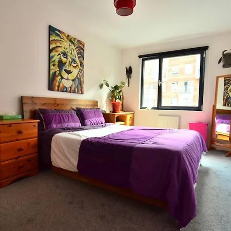 Modern 1 Bed Flat, *