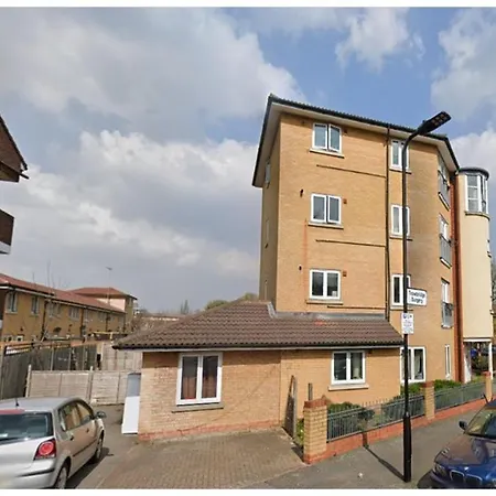 Zone 2 Lovely 4 Bedroom - 3 Trowbridge Road * London