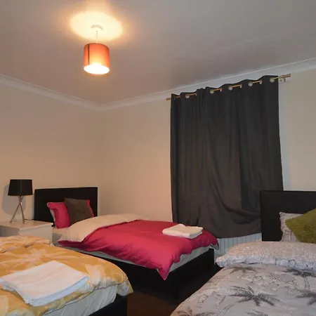 Zone 2 Lovely 4 Bedroom - 3 Trowbridge Road Apartment *