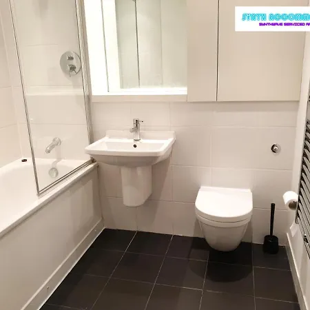80s Retro 1 Bedroom Serviced Canary Wharf Perfect For Corporate Business Families & Leisure Guests Apartment