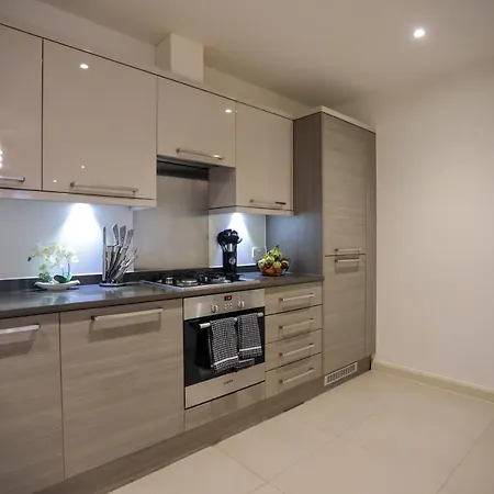 Fw Haute Apartments: Queensbury Ground Floor With Wi-fi And Parking Apartment
